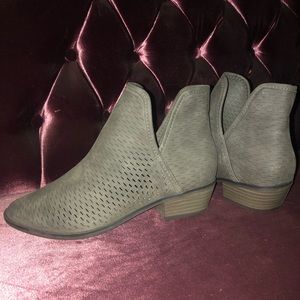 Grey booties/ankle boots